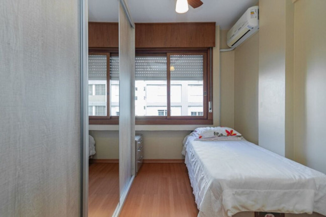 Imagem Imóvel com 2 Quartos à Venda, 63 m² em Menino Deus - Porto Alegre Imagem Imóvel com 2 Quartos à Venda, 63 m² em Menino Deus - Porto Alegre