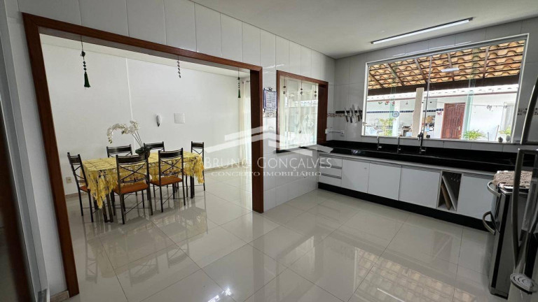Imagem Casa com 4 Quartos à Venda, 525 m² em Outeiro Da Glória - Porto Seguro Imagem Casa com 4 Quartos à Venda, 525 m² em Outeiro Da Glória - Porto Seguro