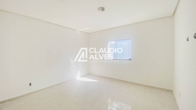 Imagem Casa com 5 Quartos à Venda, 300 m² em Conceição - Feira De Santana