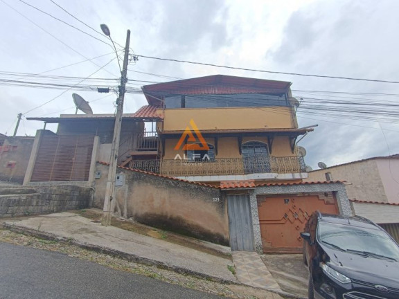 Casa com 4 Quartos à Venda, 240 m²
