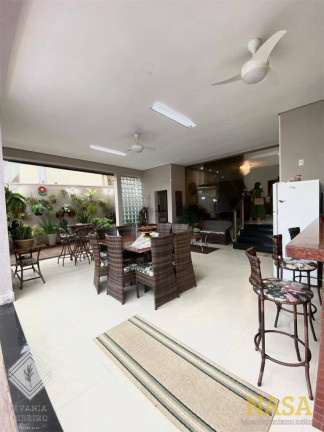 Imagem Casa com 5 Quartos à Venda, 440 m² em Cond Residencial Florais Dos Lagos - Cuiabá