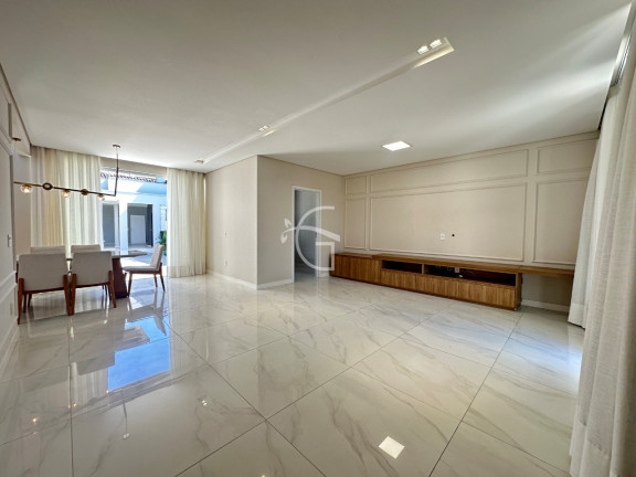 Casa com 3 Quartos à Venda, 250 m² em Glória - Joinville