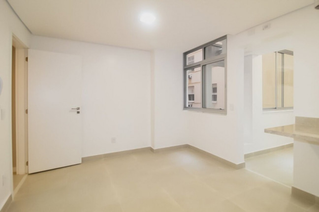 Imagem Imóvel com 3 Quartos à Venda, 128 m² em Copacabana - Rio De Janeiro Imagem Imóvel com 3 Quartos à Venda, 128 m² em Copacabana - Rio De Janeiro