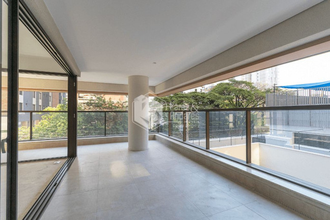 Apartamento com 3 Quartos à Venda, 153 m² em Moema - São Paulo