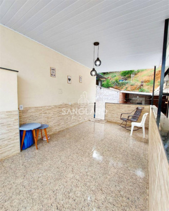 Imagem Casa com 5 Quartos à Venda, 274 m²