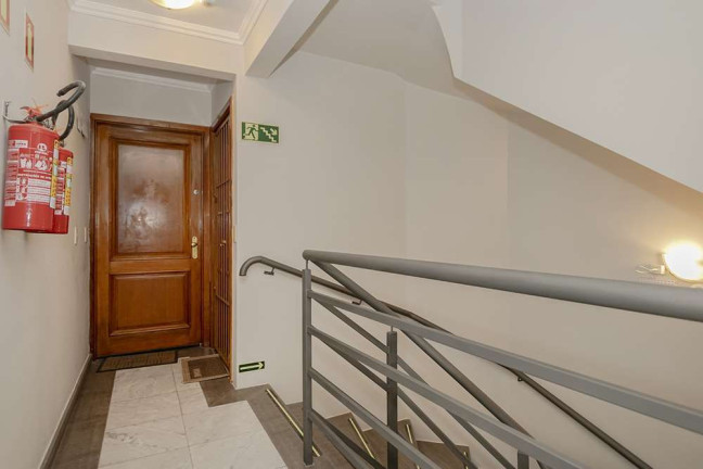 Imagem Imóvel com 2 Quartos à Venda, em Auxiliadora - Porto Alegre Imagem Imóvel com 2 Quartos à Venda, em Auxiliadora - Porto Alegre