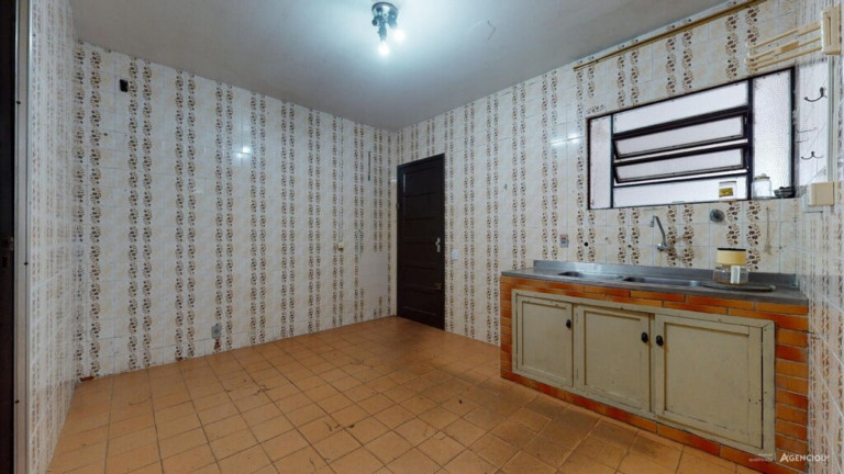 Imagem Imóvel com 4 Quartos à Venda, em Guarujá - Porto Alegre Imagem Imóvel com 4 Quartos à Venda, em Guarujá - Porto Alegre