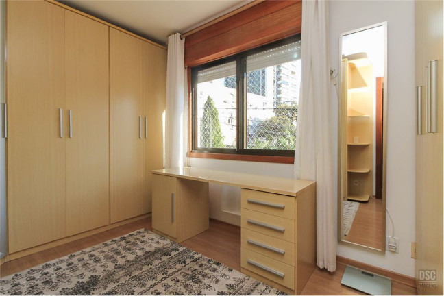 Imagem Imóvel com 3 Quartos à Venda, em Boa Vista - Porto Alegre Imagem Imóvel com 3 Quartos à Venda, em Boa Vista - Porto Alegre