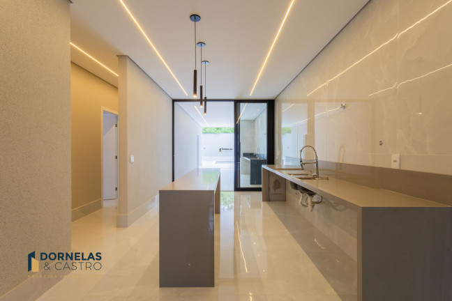 Imagem Casa com 3 Quartos à Venda, 400 m² em Guará I - Brasília Imagem Casa com 3 Quartos à Venda, 400 m² em Guará I - Brasília
