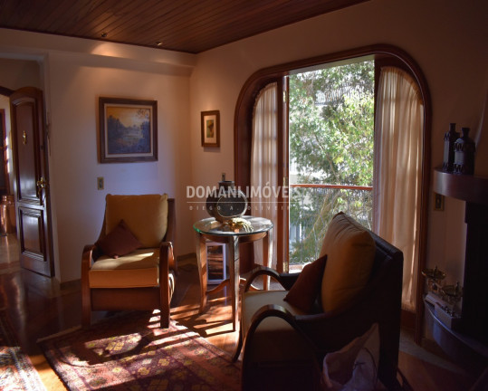 Imagem Imóvel com 4 Quartos à Venda, 170 m² em Região De Capivari - Campos Do Jordão Imagem Imóvel com 4 Quartos à Venda, 170 m² em Região De Capivari - Campos Do Jordão