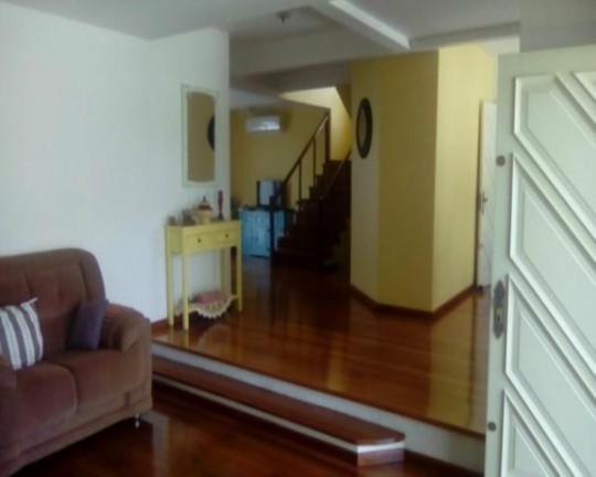 Imagem Casa com 4 Quartos à Venda, 330 m² em Jardim Itu Sabará - Porto Alegre Imagem Casa com 4 Quartos à Venda, 330 m² em Jardim Itu Sabará - Porto Alegre
