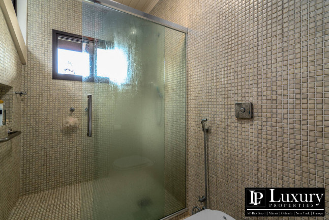 Imagem Casa de Condomínio com 7 Quartos à Venda, em Iporanga - Guarujá Imagem Casa de Condomínio com 7 Quartos à Venda, em Iporanga - Guarujá