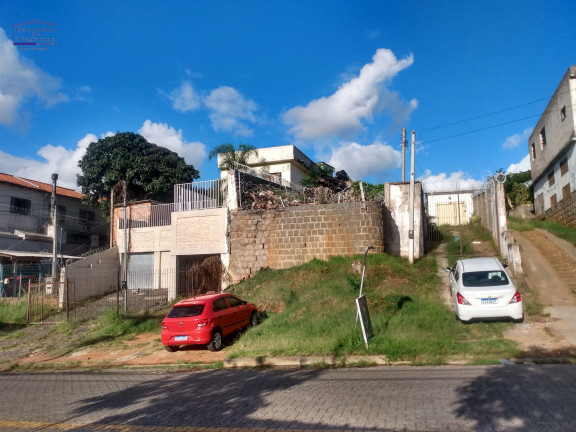 Imagem Terreno à Venda, 715 m² em Medianeira - Porto Alegre Imagem Terreno à Venda, 715 m² em Medianeira - Porto Alegre