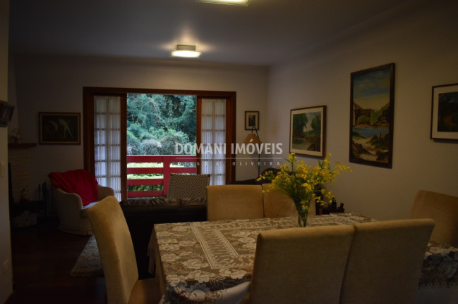 Imagem Imóvel com 3 Quartos à Venda, 104 m² em Região De Capivari - Campos Do Jordão