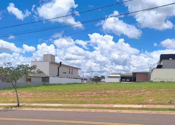 Terreno à Venda, 420 m² em Residencial Estoril Premium - Bauru