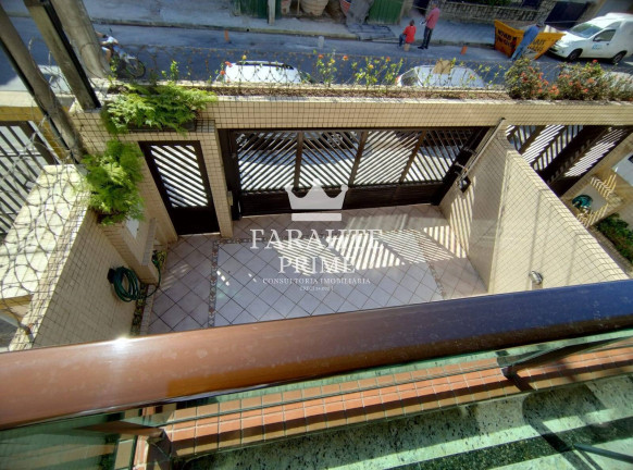 Casa com 6 Quartos à Venda,  em Embaré - Santos