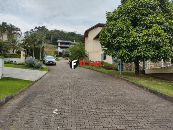 Imagem Casa com 4 Quartos à Venda, 530 m² em Córrego Grande - Florianópolis Imagem Casa com 4 Quartos à Venda, 530 m² em Córrego Grande - Florianópolis