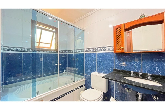 Imagem Casa com 5 Quartos à Venda,  em Ipanema - Porto Alegre