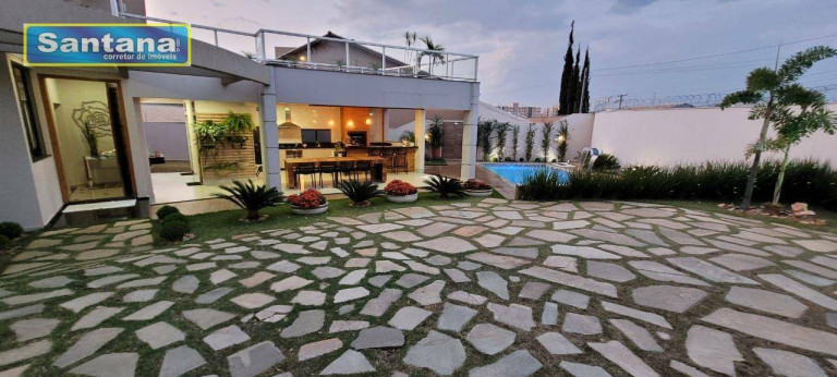 Imagem Casa com 5 Quartos à Venda, 320 m² em Bandeirantes - Caldas Novas Imagem Casa com 5 Quartos à Venda, 320 m² em Bandeirantes - Caldas Novas