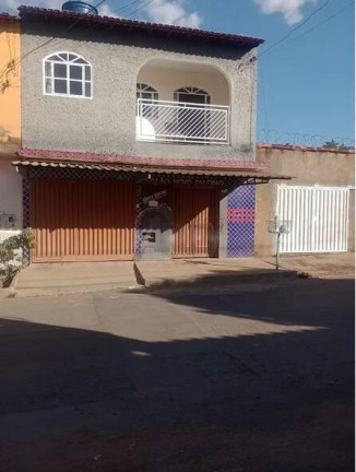 Casa com 3 Quartos à Venda,  em Novo Delfino - Montes Claros