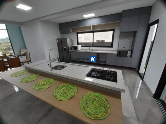 Imagem Casa de Condomínio com 4 Quartos à Venda, 257 m²