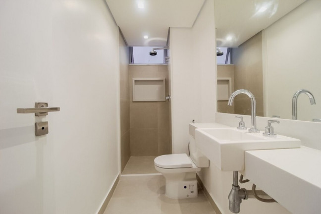Imagem Imóvel com 3 Quartos à Venda, 128 m² em Copacabana - Rio De Janeiro Imagem Imóvel com 3 Quartos à Venda, 128 m² em Copacabana - Rio De Janeiro