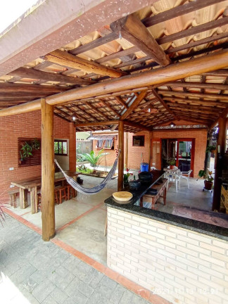 Sobrado com 4 Quartos à Venda, 450 m² em Jardim Samambaia - Ubatuba