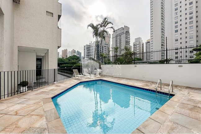 Imagem Apartamento com 4 Quartos à Venda, 244 m² em Vila Uberabinha - São Paulo