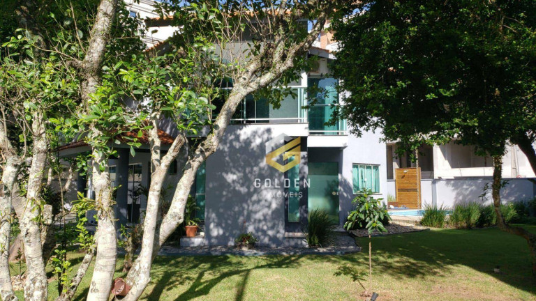Imagem Casa com 4 Quartos para Temporada, 220 m² em Bombinhas - Bombinhas