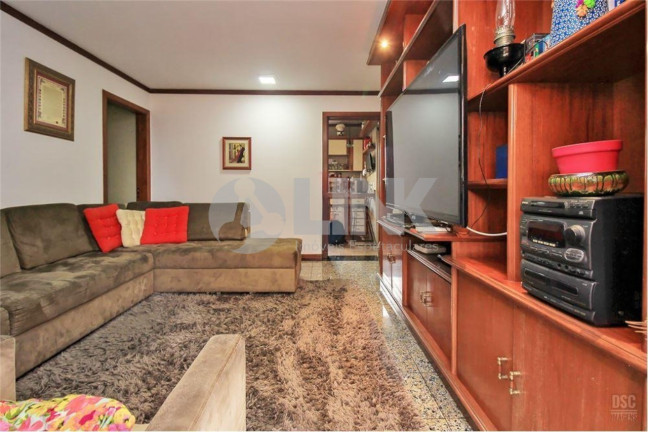 Imagem Apartamento com 4 Quartos à Venda, 217 m² em Auxiliadora - Porto Alegre Imagem Apartamento com 4 Quartos à Venda, 217 m² em Auxiliadora - Porto Alegre
