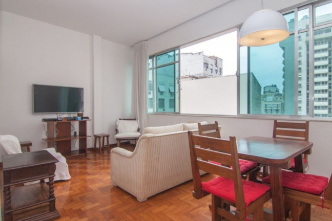 Imagem Imóvel com 2 Quartos à Venda, 71 m² em Copacabana - Rio De Janeiro Imagem Imóvel com 2 Quartos à Venda, 71 m² em Copacabana - Rio De Janeiro