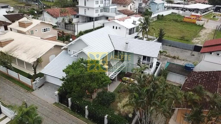 Imagem Casa com 3 Quartos à Venda, 440 m² em Centro - Porto Belo Imagem Casa com 3 Quartos à Venda, 440 m² em Centro - Porto Belo
