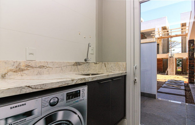 Imagem Casa de Condomínio com 3 Quartos à Venda, 300 m² em Ipanema - Porto Alegre