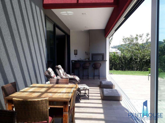 Imagem Casa com 3 Quartos à Venda, 370 m² em Centro - Camboriú Imagem Casa com 3 Quartos à Venda, 370 m² em Centro - Camboriú