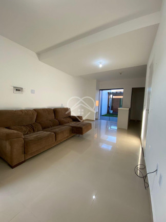 Casa com 3 Quartos à Venda, 75 m²