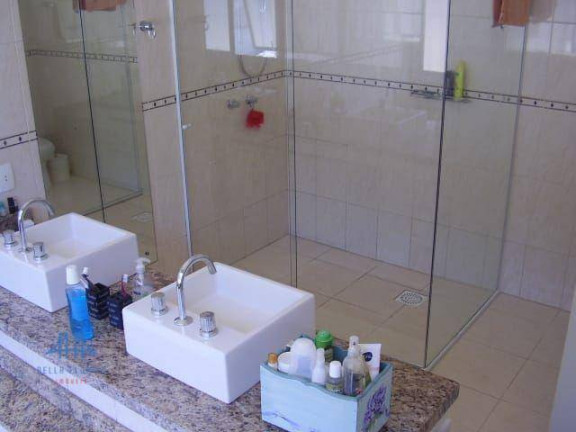 Imagem Casa com 4 Quartos à Venda, 306 m² em Córrego Grande - Florianópolis Imagem Casa com 4 Quartos à Venda, 306 m² em Córrego Grande - Florianópolis