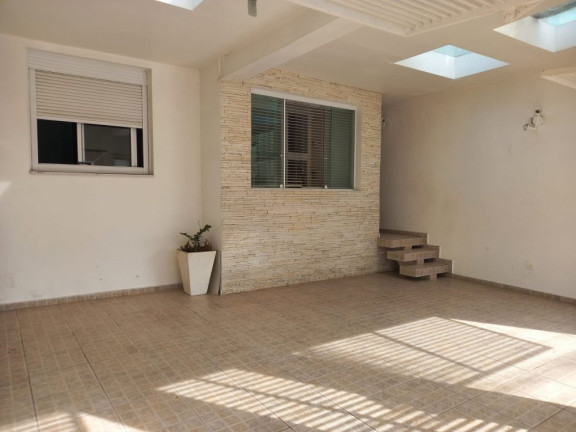 Casa com 3 Quartos à Venda, 210 m² em Vila Carrão - São Paulo