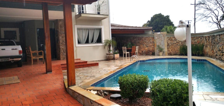 Imagem Casa com 3 Quartos à Venda, 260 m² em Vila Petrópolis - Atibaia Imagem Casa com 3 Quartos à Venda, 260 m² em Vila Petrópolis - Atibaia