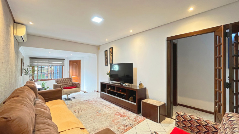 Imagem Casa com 3 Quartos à Venda, 156 m² em Vila Nova - Porto Alegre Imagem Casa com 3 Quartos à Venda, 156 m² em Vila Nova - Porto Alegre