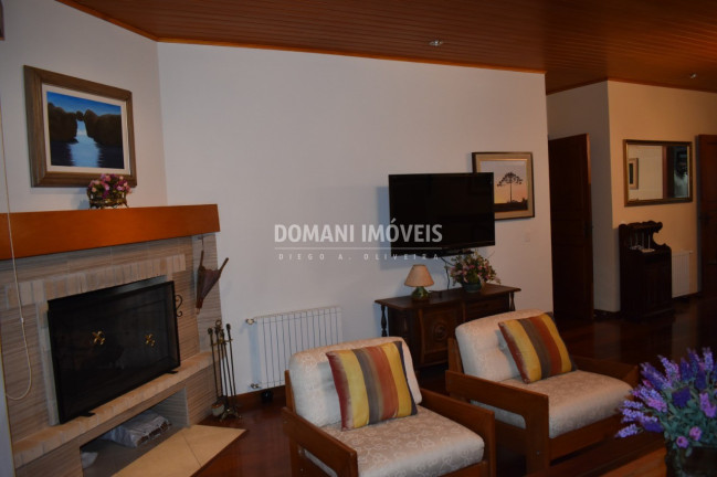 Imagem Imóvel com 3 Quartos à Venda, 159 m² em Região De Capivari - Campos Do Jordão