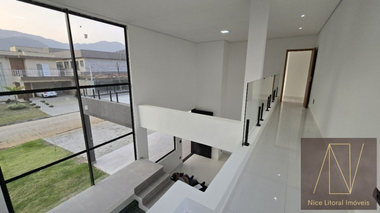 Imagem Sobrado com 4 Quartos à Venda, 300 m² em Massaguaçu - Caraguatatuba