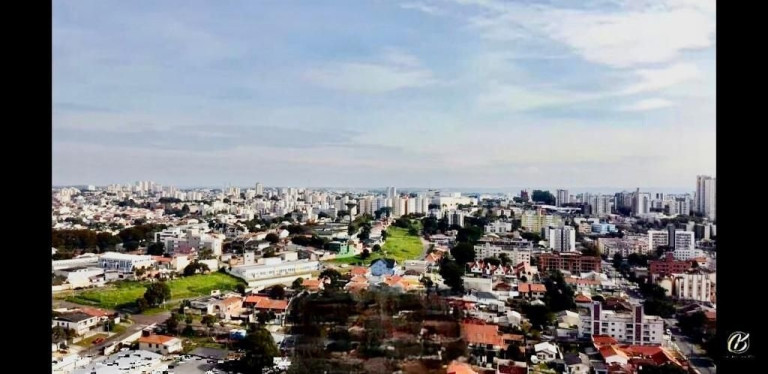 Imagem Casa com 4 Quartos à Venda, 820 m² em Guaíra - Curitiba Imagem Casa com 4 Quartos à Venda, 820 m² em Guaíra - Curitiba