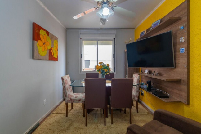 Imagem Imóvel com 3 Quartos à Venda, 64 m² em Vila Ipiranga - Porto Alegre