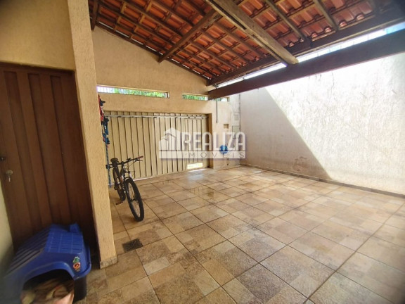 Imagem Casa com 3 Quartos à Venda, 300 m² em Conjunto Guanabara - Uberaba Imagem Casa com 3 Quartos à Venda, 300 m² em Conjunto Guanabara - Uberaba