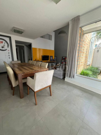 Imagem Sobrado com 4 Quartos à Venda, 243 m² em Centro - Camboriú Imagem Sobrado com 4 Quartos à Venda, 243 m² em Centro - Camboriú