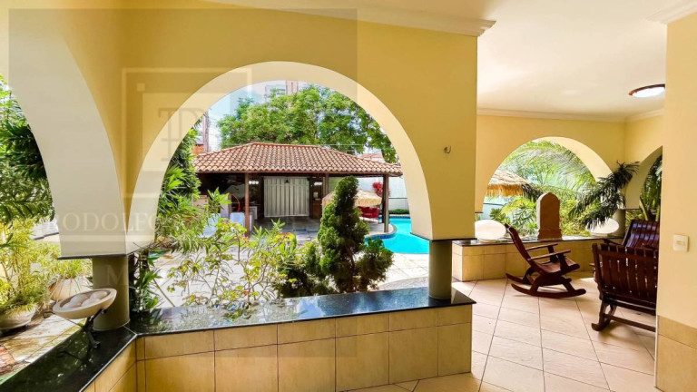 Imagem Casa com 7 Quartos à Venda, 370 m² Imagem Casa com 7 Quartos à Venda, 370 m²