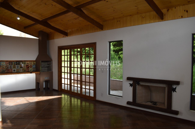 Imagem Casa com 4 Quartos à Venda, 190 m² em Região Do Alto Do Capivari - Campos Do Jordão