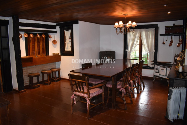 Imagem Casa com 6 Quartos à Venda, 565 m² em Região De Capivari - Campos Do Jordão