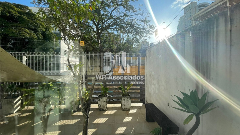 Imagem Casa com 3 Quartos à Venda, 340 m²