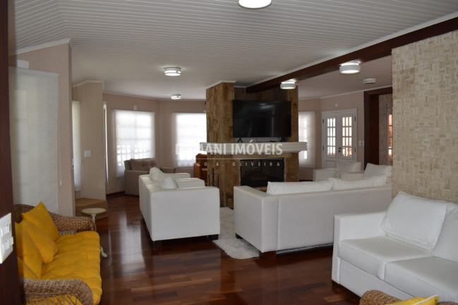 Imagem Casa com 6 Quartos à Venda, 700 m² em Região Do Alto Do Capivari - Campos Do Jordão